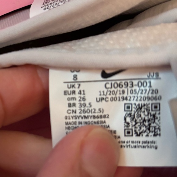 Nike - Picture 5 of 6